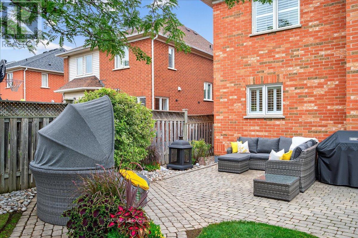 












519 RIVER GLEN BOULEVARD

,
Oakville,




Ontario
L6H6N4

