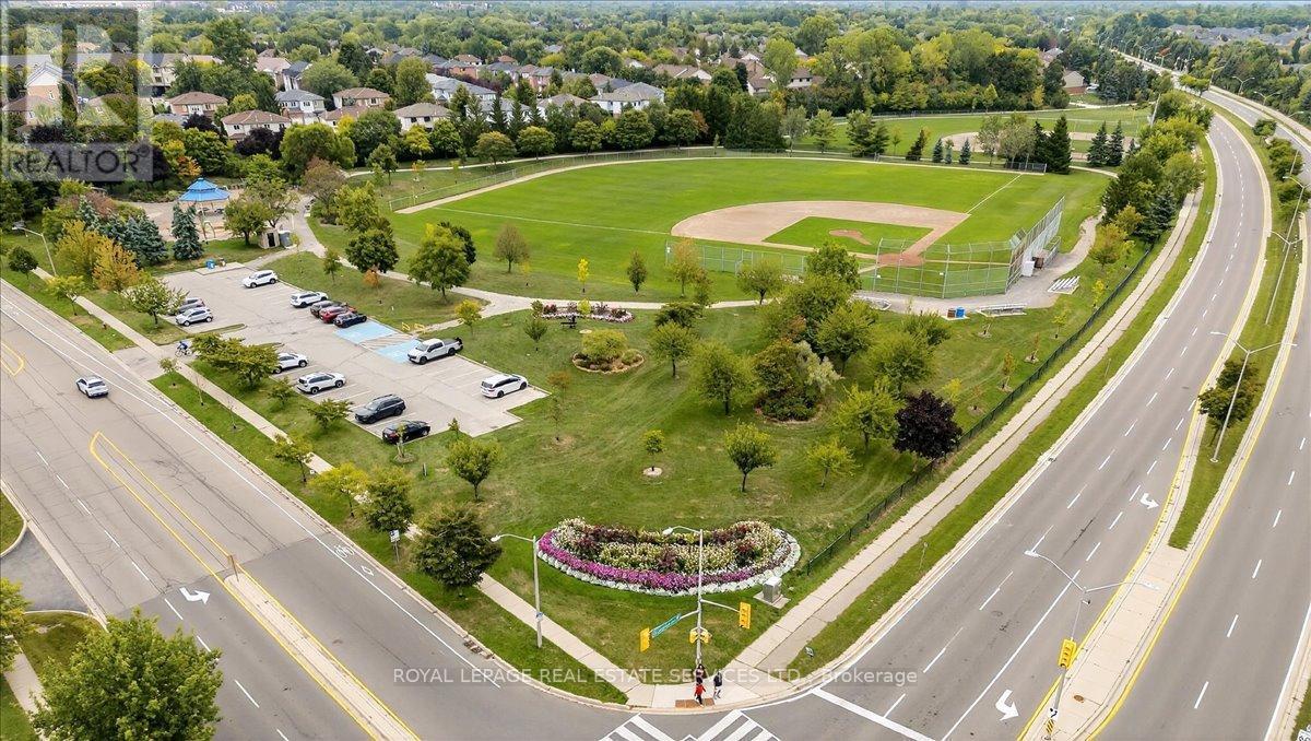 












519 RIVER GLEN BOULEVARD

,
Oakville,




Ontario
L6H6N4

