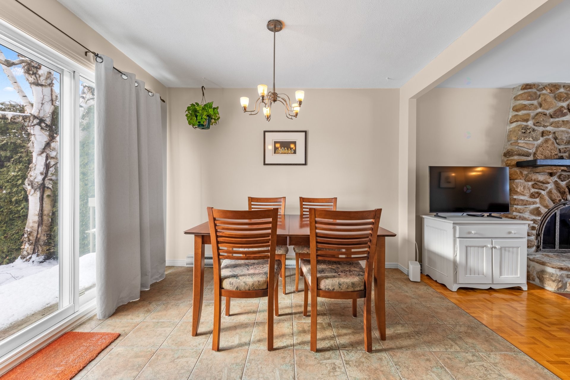 









102


Rue Perron

,
Saint-Basile-le-Grand,




QC
J3N1H5


