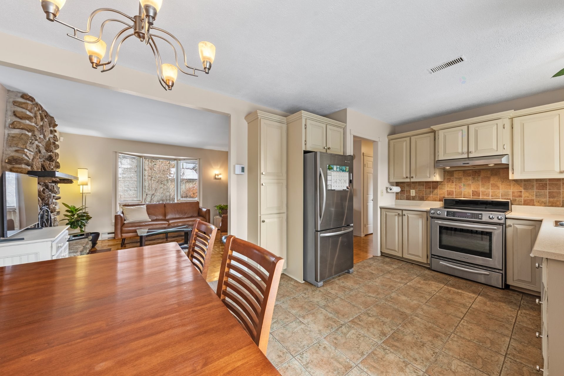 









102


Rue Perron

,
Saint-Basile-le-Grand,




QC
J3N1H5

