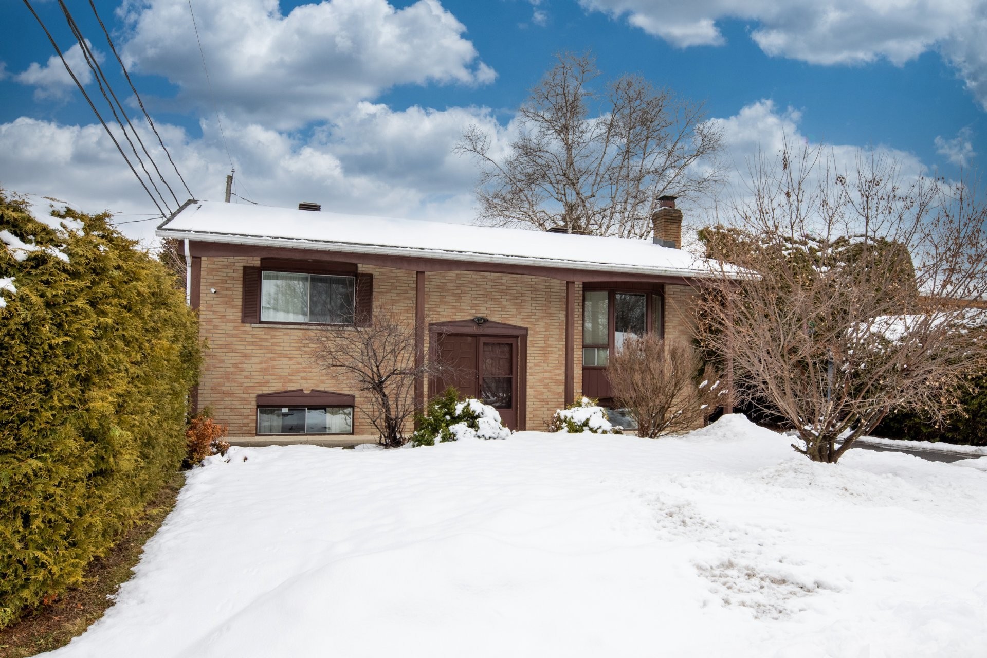 









102


Rue Perron

,
Saint-Basile-le-Grand,




QC
J3N1H5

