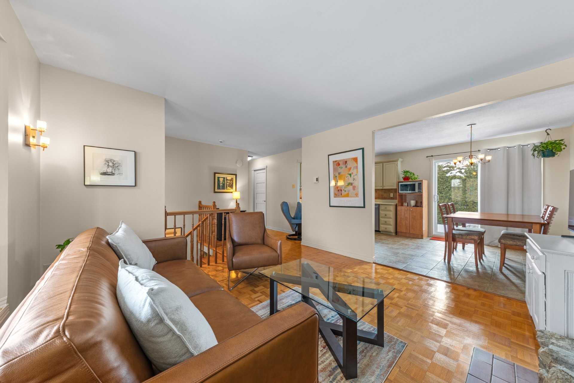 









102


Rue Perron

,
Saint-Basile-le-Grand,




QC
J3N1H5

