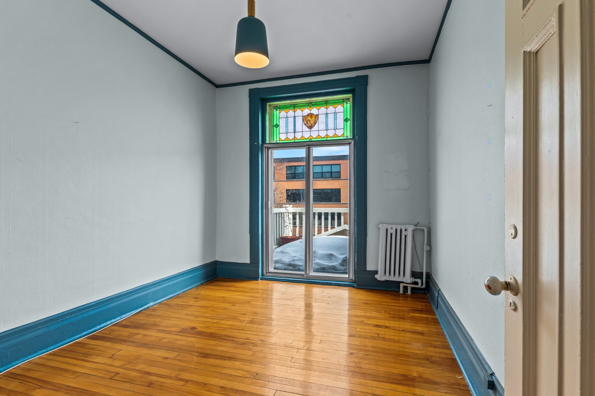 









464


Av. Bloomfield

,
Montréal (Outremont),




QC
H2V3R8

