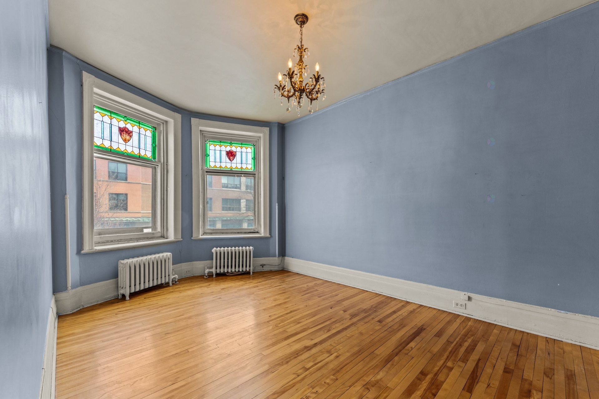 









464


Av. Bloomfield

,
Montréal (Outremont),




QC
H2V3R8

