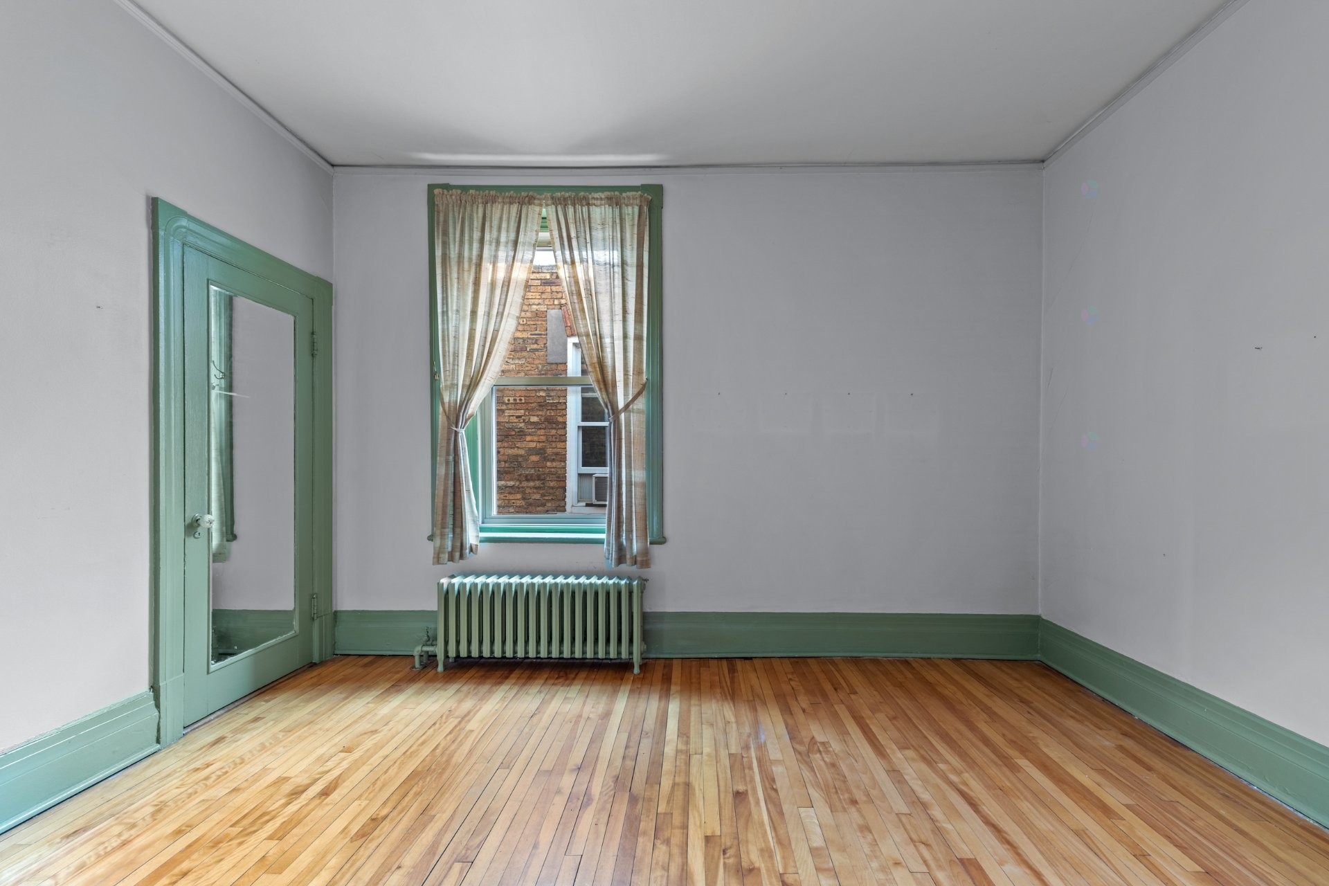 









464


Av. Bloomfield

,
Montréal (Outremont),




QC
H2V3R8


