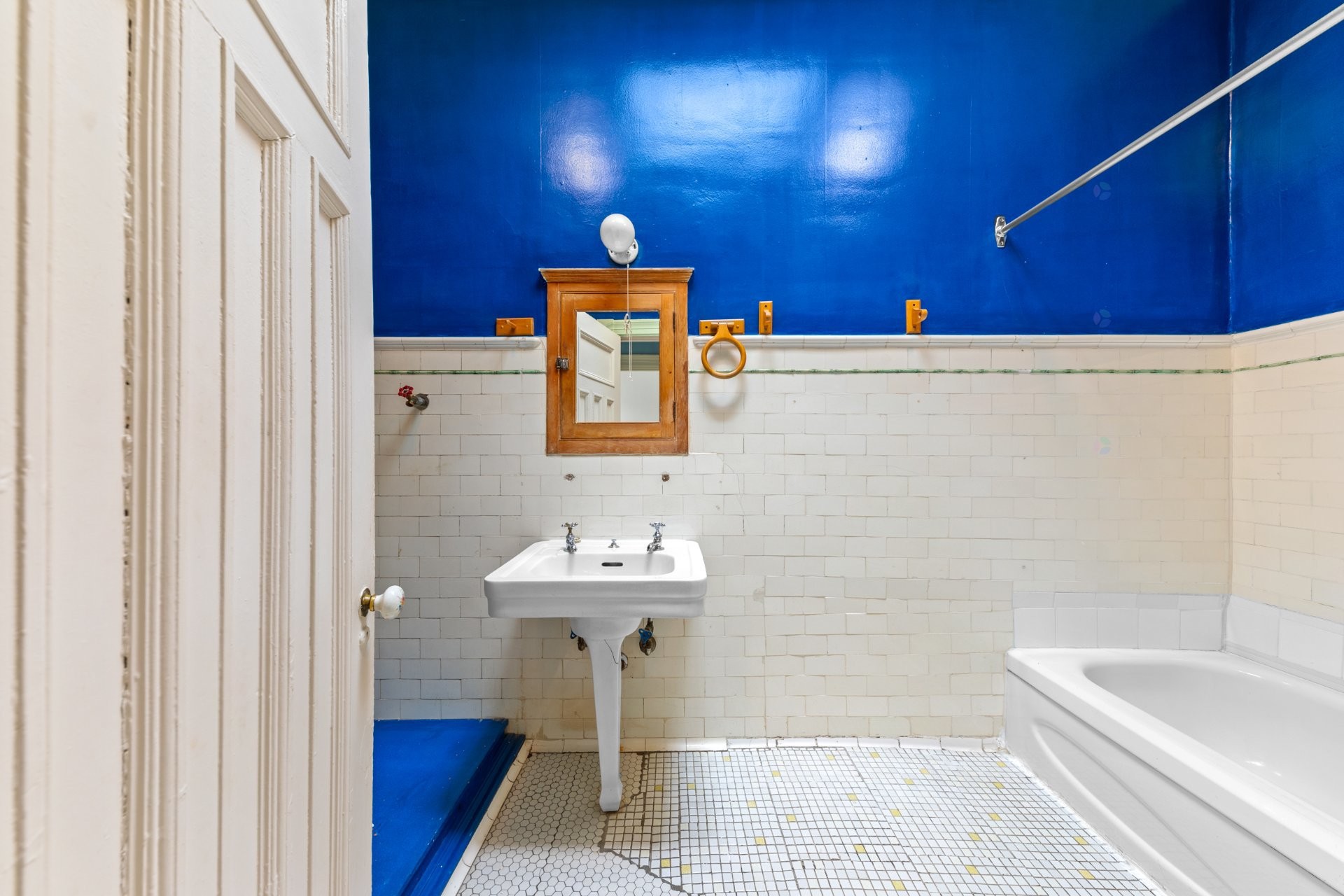 









464


Av. Bloomfield

,
Montréal (Outremont),




QC
H2V3R8

