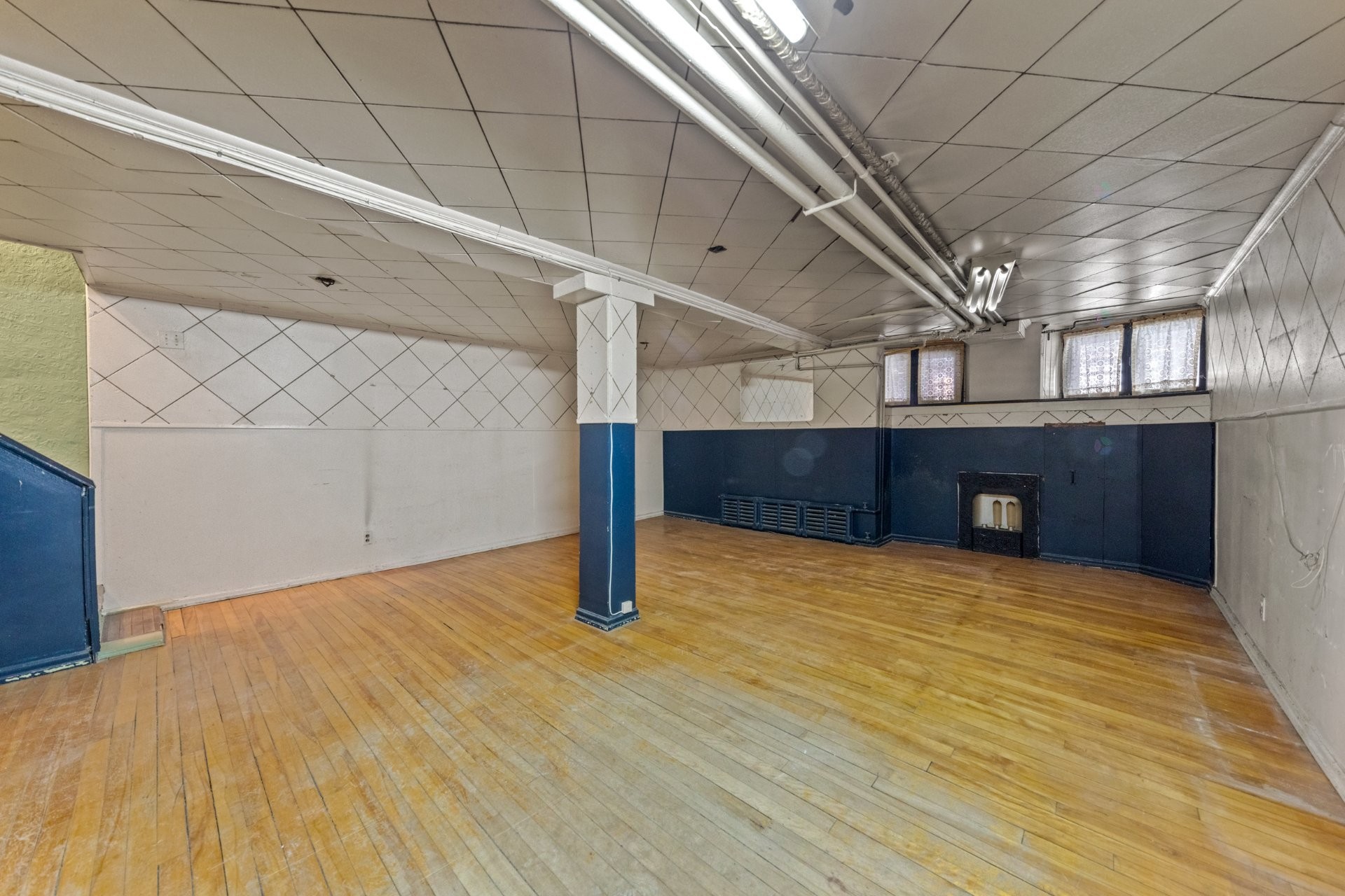 









464


Av. Bloomfield

,
Montréal (Outremont),




QC
H2V3R8

