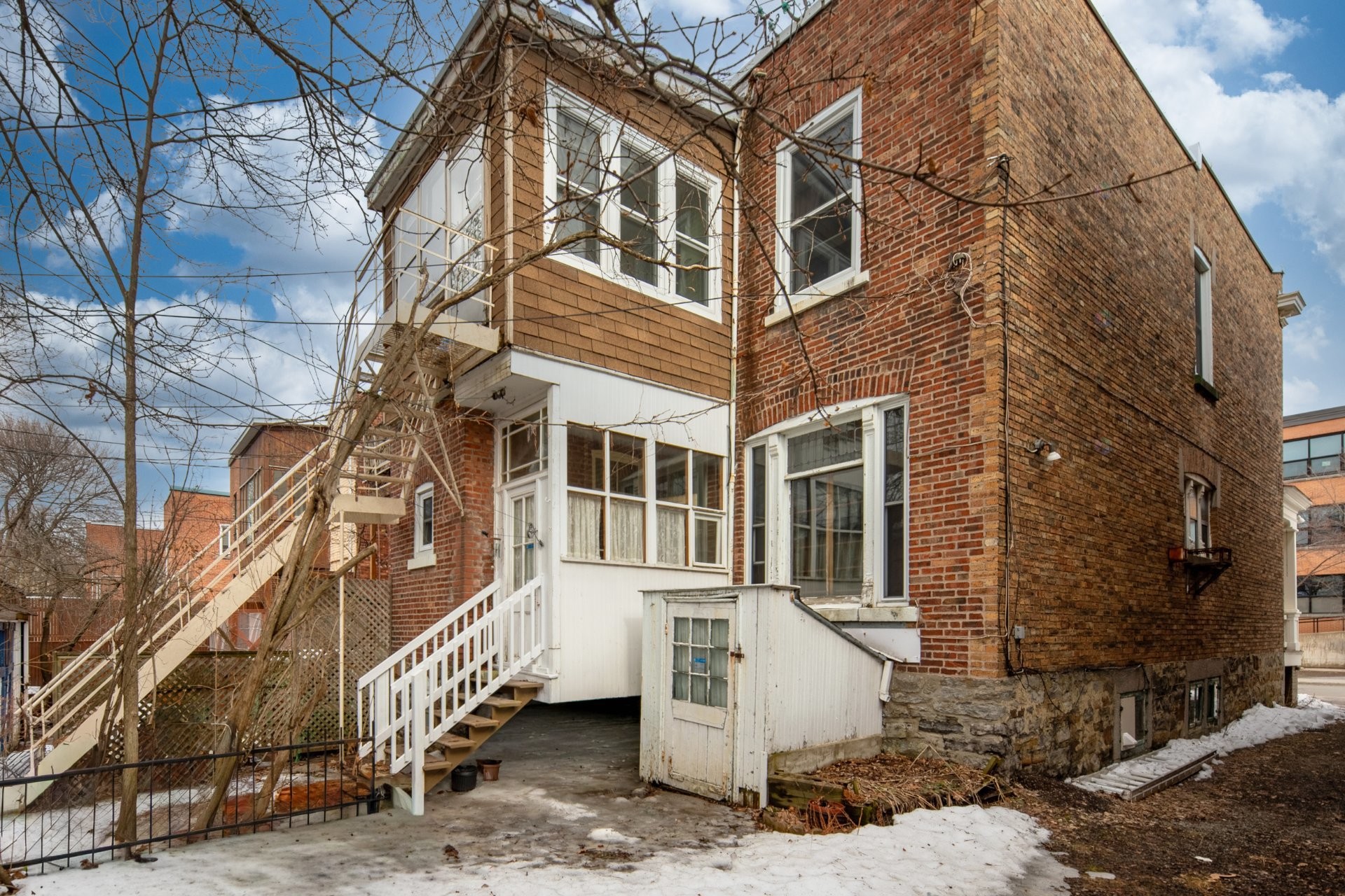 









464


Av. Bloomfield

,
Montréal (Outremont),




QC
H2V3R8


