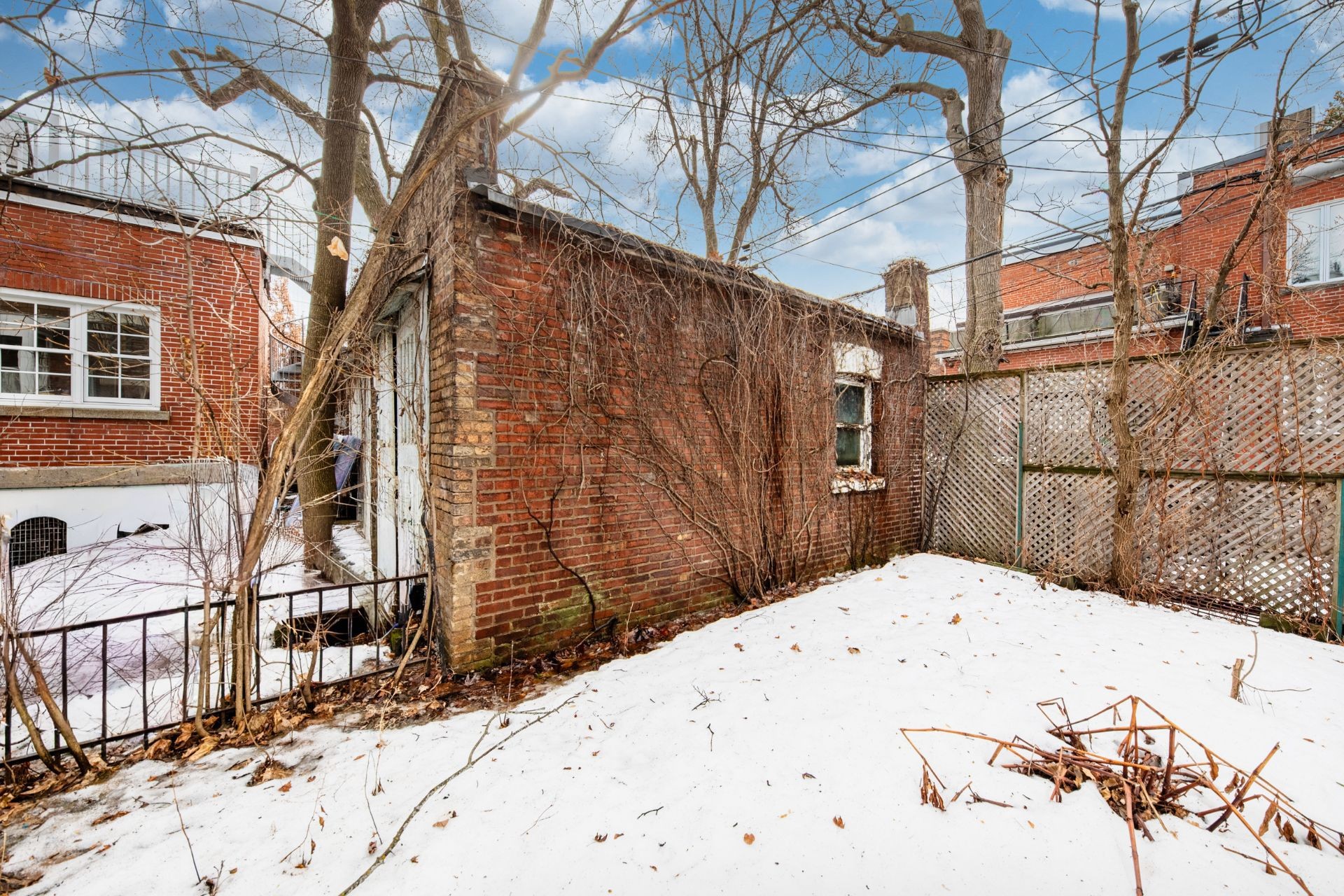 









464


Av. Bloomfield

,
Montréal (Outremont),




QC
H2V3R8

