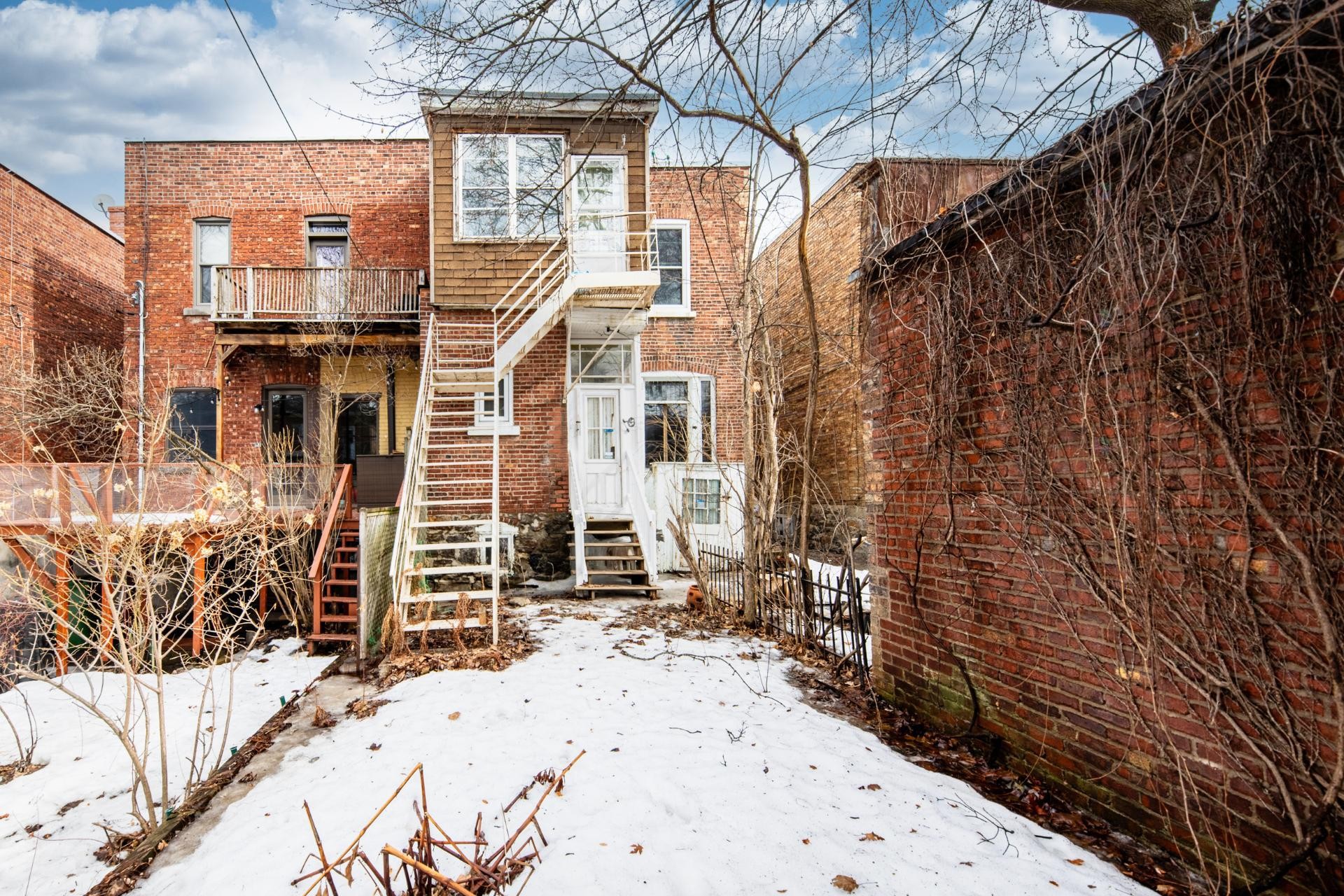 









464


Av. Bloomfield

,
Montréal (Outremont),




QC
H2V3R8

