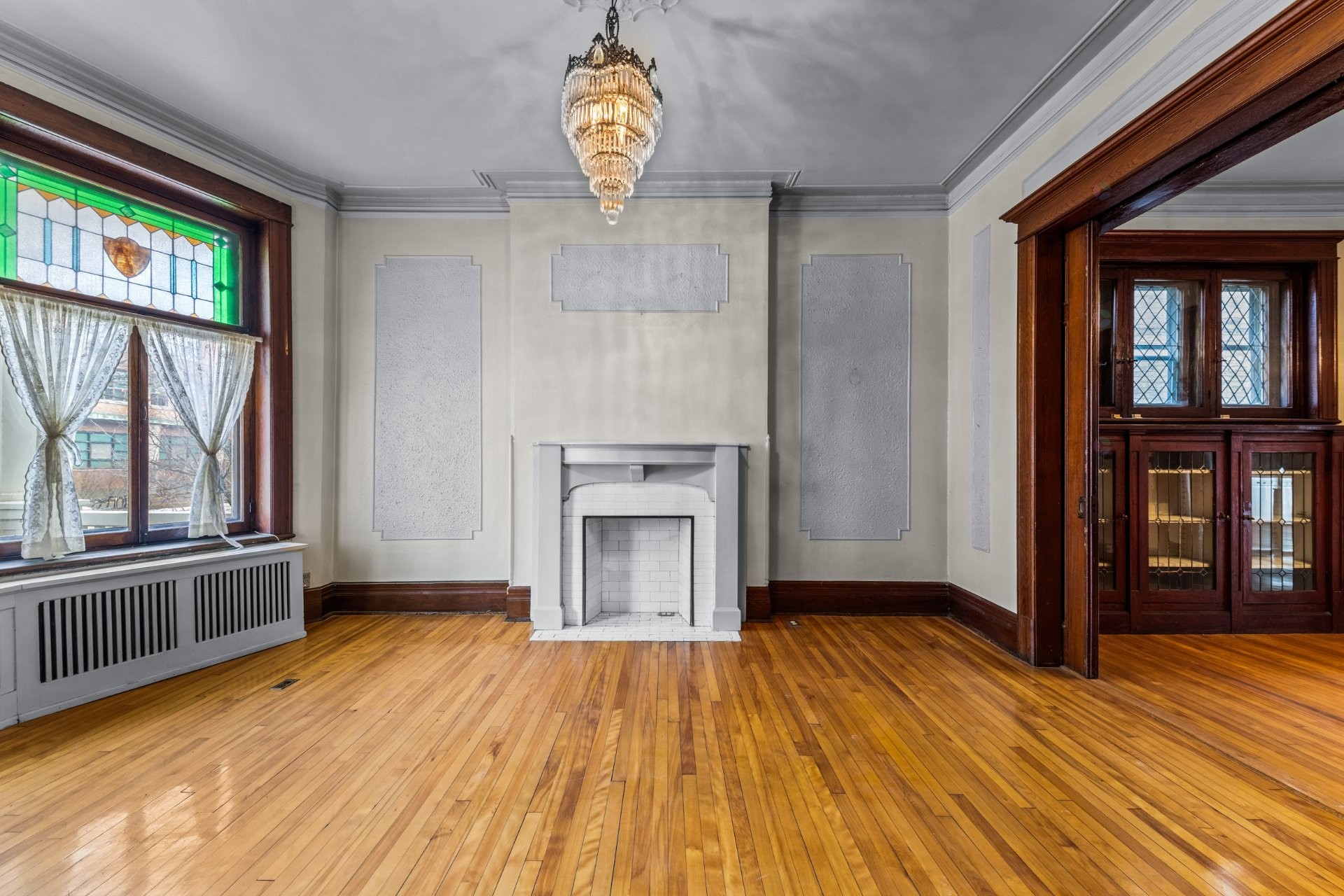 









464


Av. Bloomfield

,
Montréal (Outremont),




QC
H2V3R8

