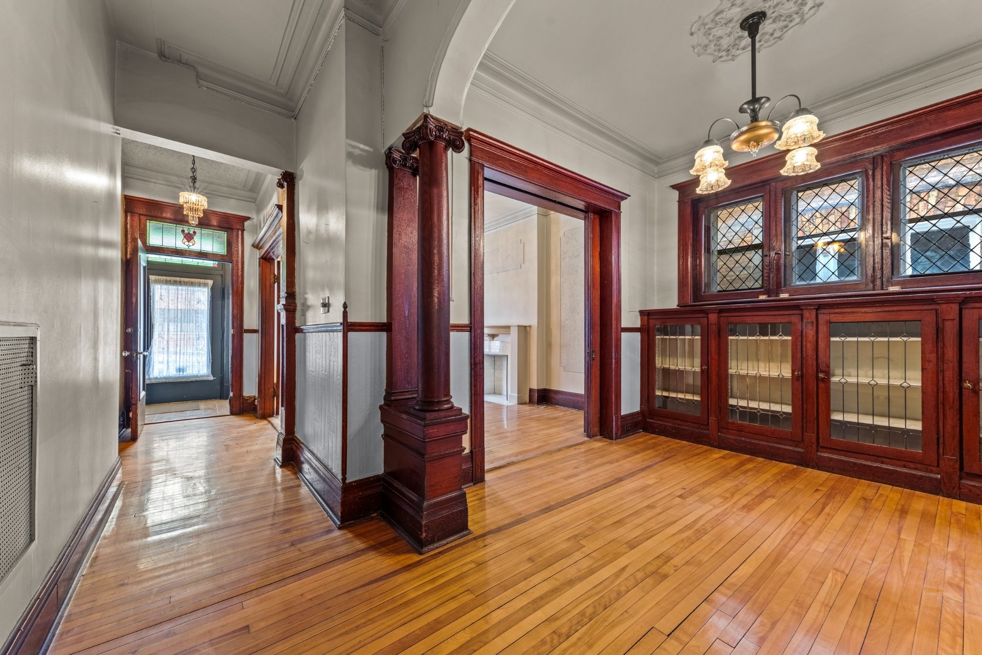 









464


Av. Bloomfield

,
Montréal (Outremont),




QC
H2V3R8


