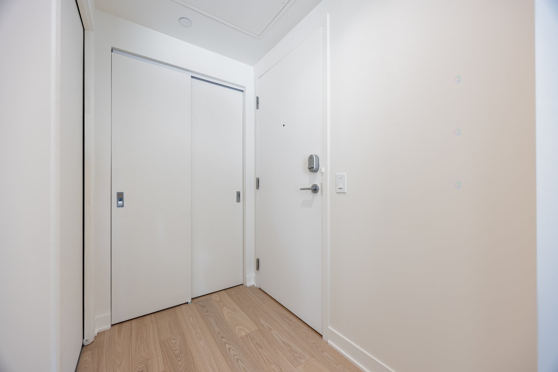 









360


Rue Mayor

, 1606,
Montréal (Ville-Marie),




QC
H3A0J4

