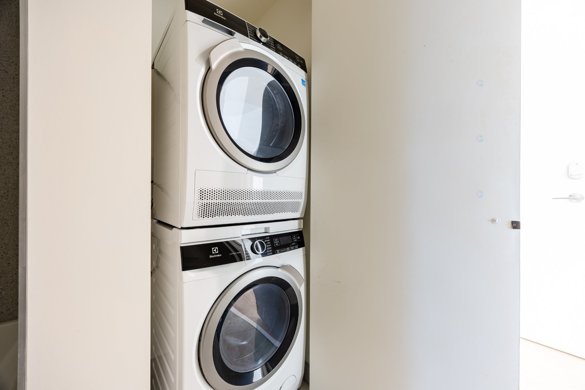 









360


Rue Mayor

, 1606,
Montréal (Ville-Marie),




QC
H3A0J4

