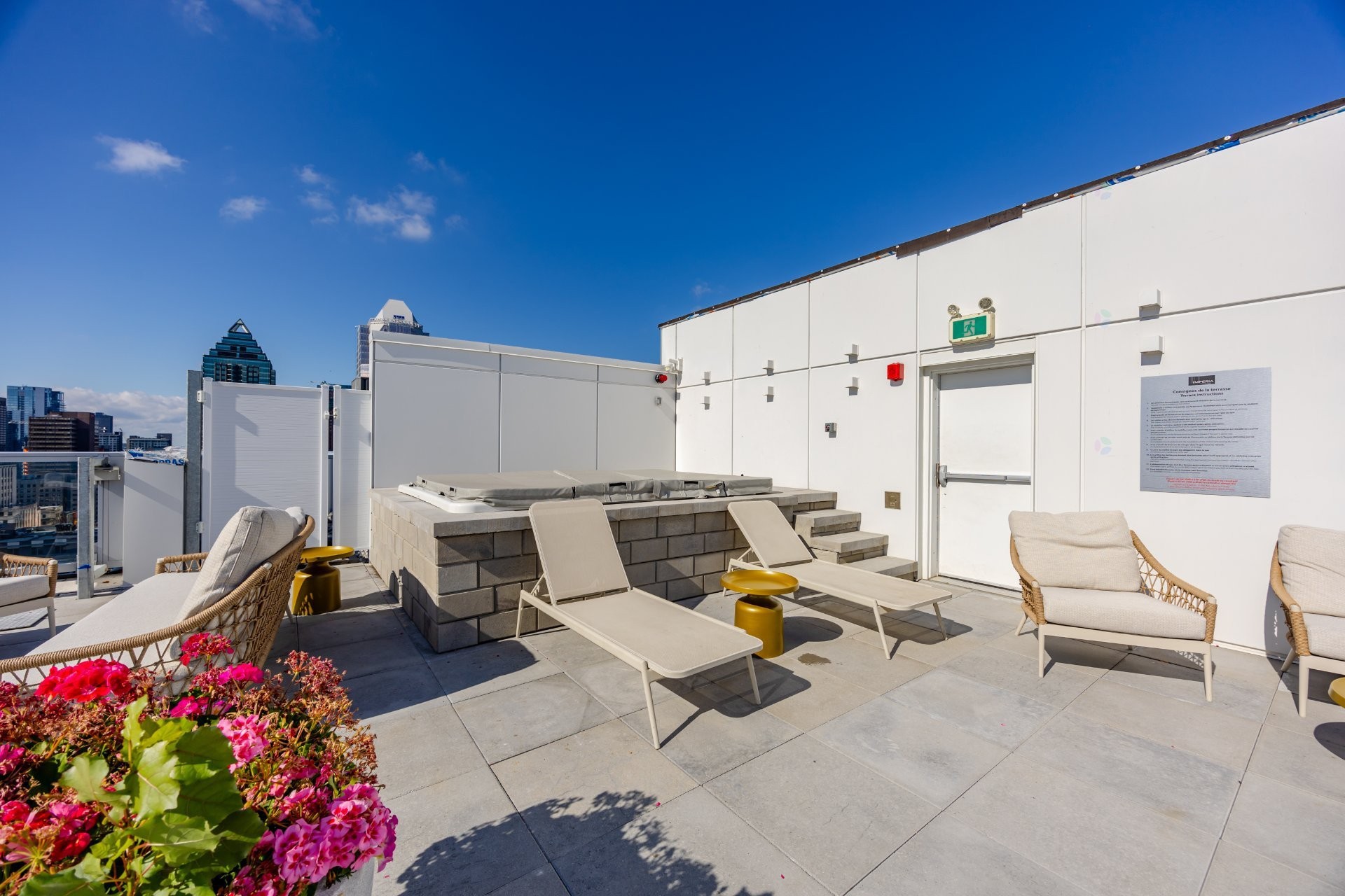 









360


Rue Mayor

, 1606,
Montréal (Ville-Marie),




QC
H3A0J4

