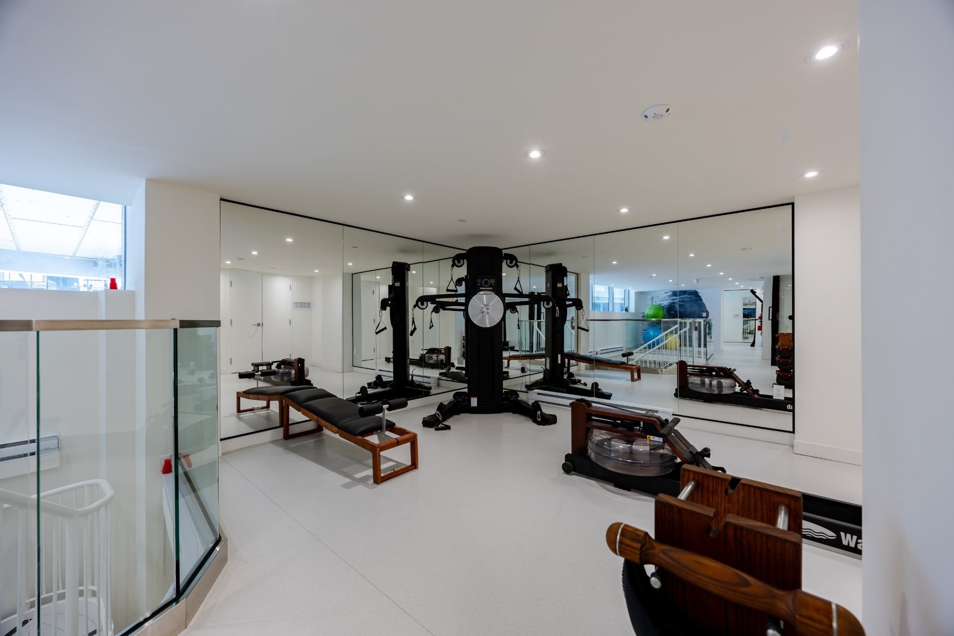 









360


Rue Mayor

, 1606,
Montréal (Ville-Marie),




QC
H3A0J4

