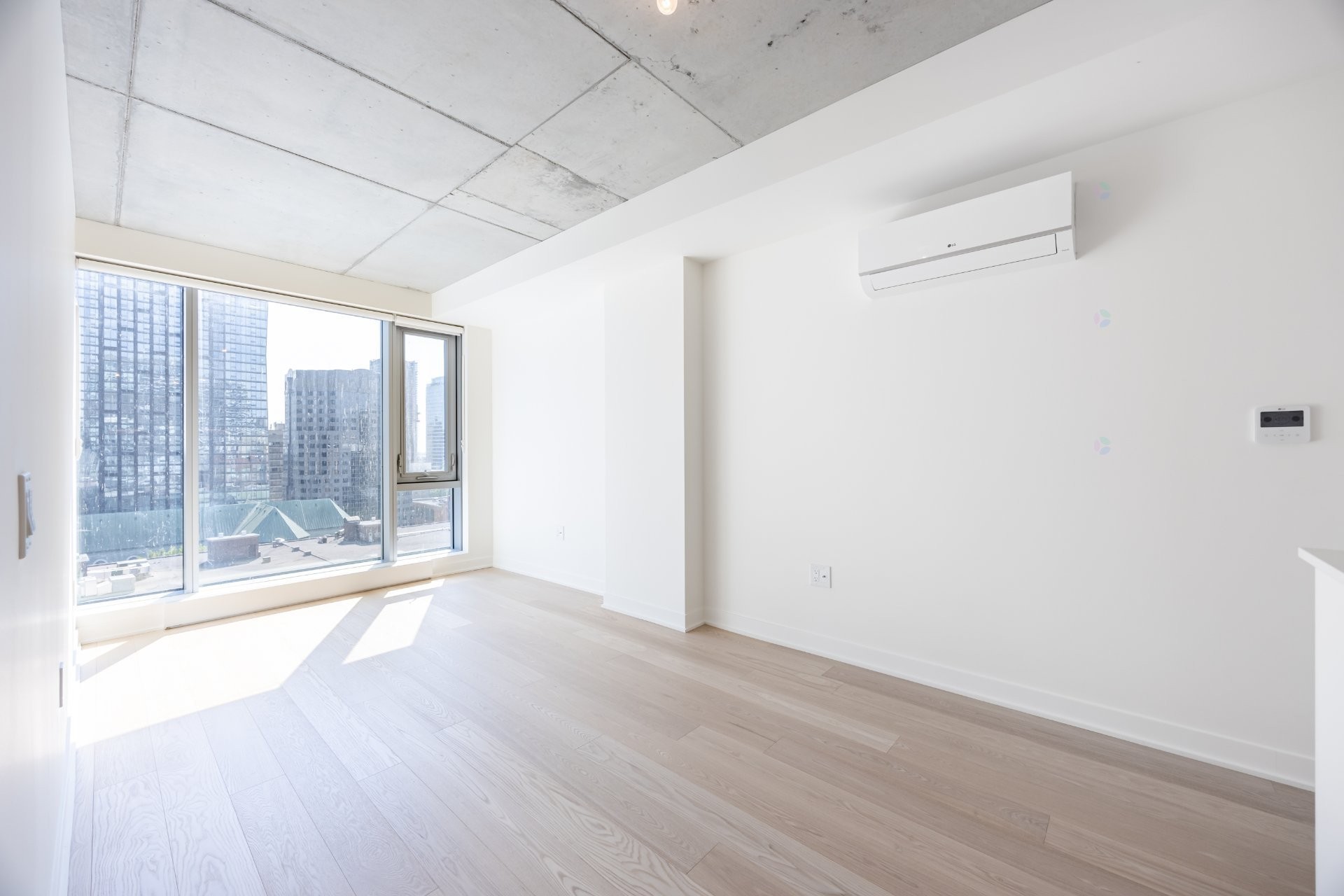 









360


Rue Mayor

, 1606,
Montréal (Ville-Marie),




QC
H3A0J4

