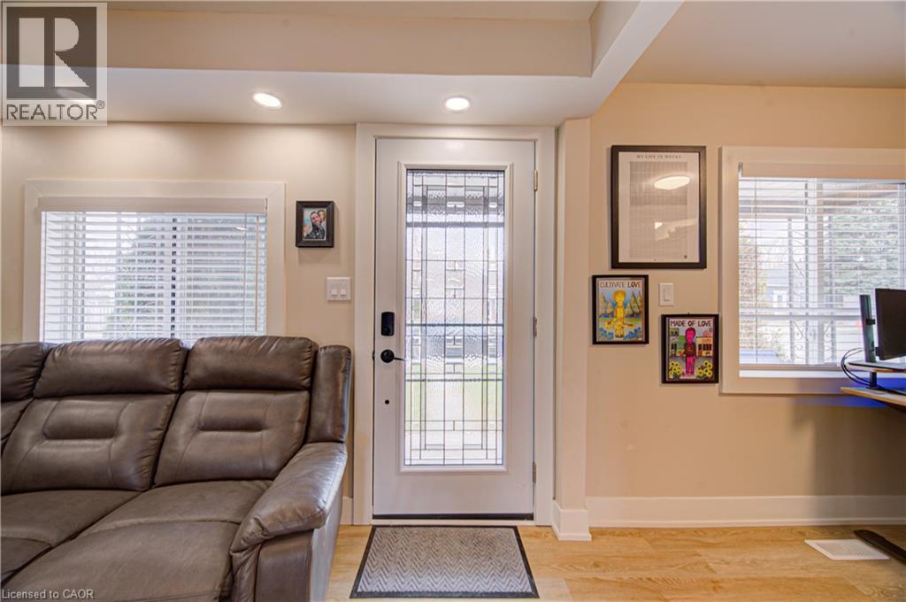 












345 NELSON Street

,
Brantford,




Ontario
N3S4E3

