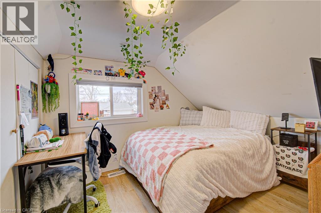 












345 NELSON Street

,
Brantford,




Ontario
N3S4E3


