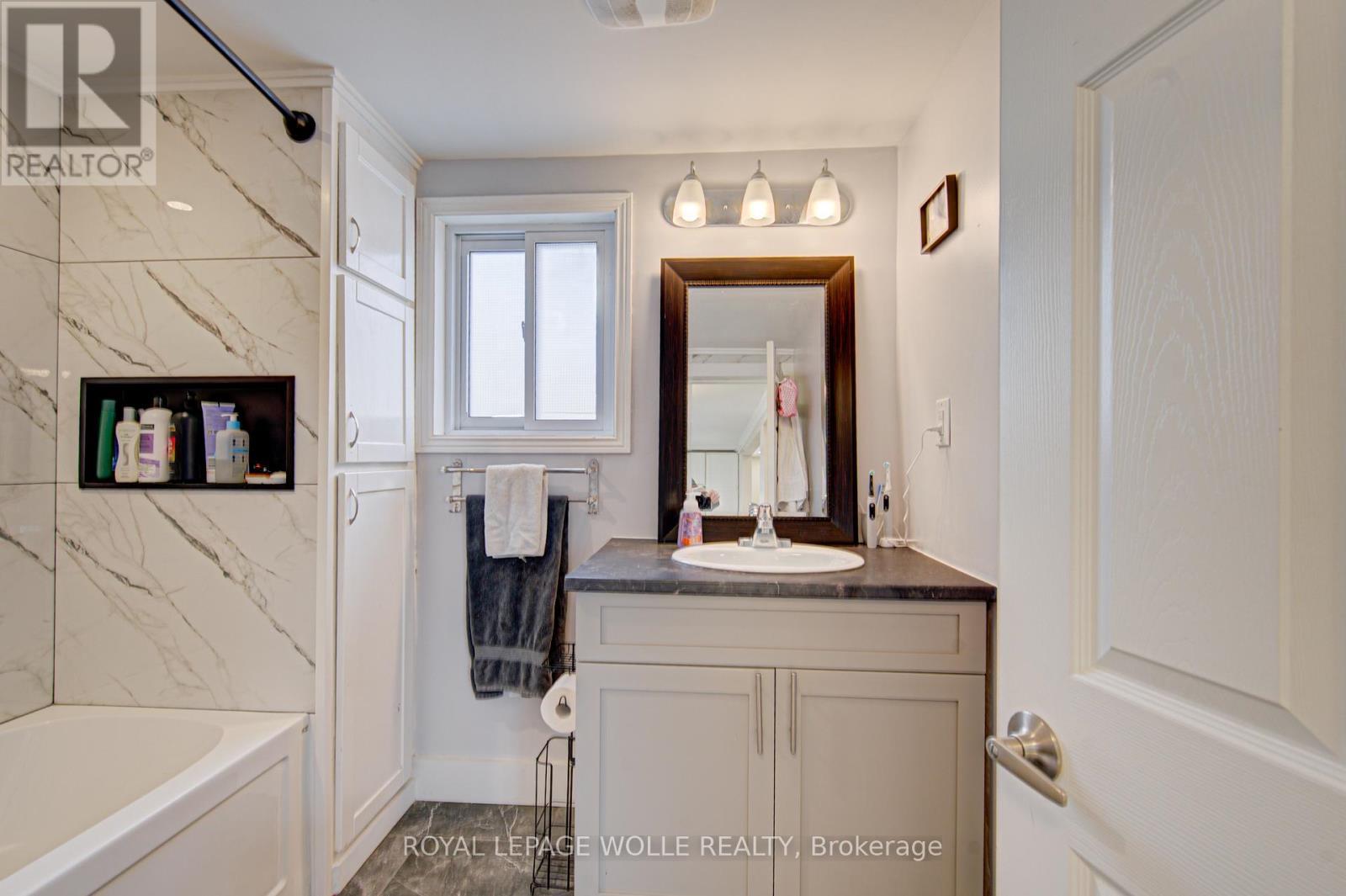 












345 NELSON STREET

,
Brantford,




Ontario
N3S4E3

