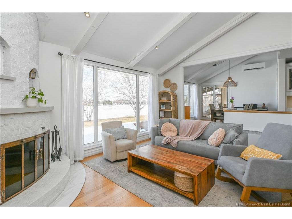 









401


Céline

ST,
Tracadie,




NB
E1X 1A4

