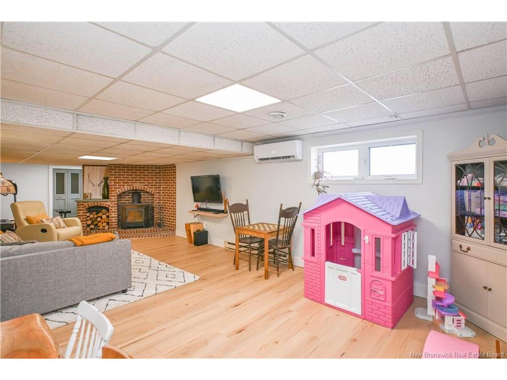 









401


Céline

ST,
Tracadie,




NB
E1X 1A4

