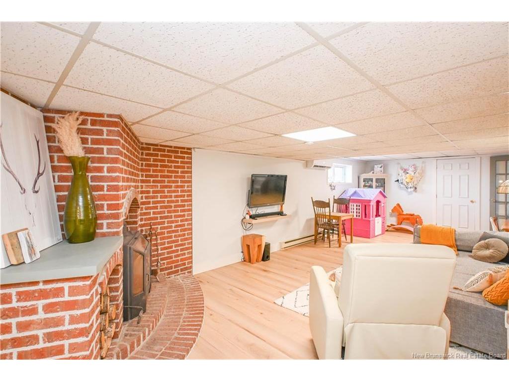 









401


Céline

ST,
Tracadie,




NB
E1X 1A4

