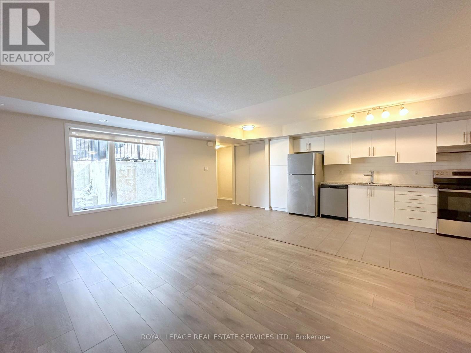 












513 - 35 VALLEY WOODS ROAD

,
Toronto,




Ontario
M3A2R5

