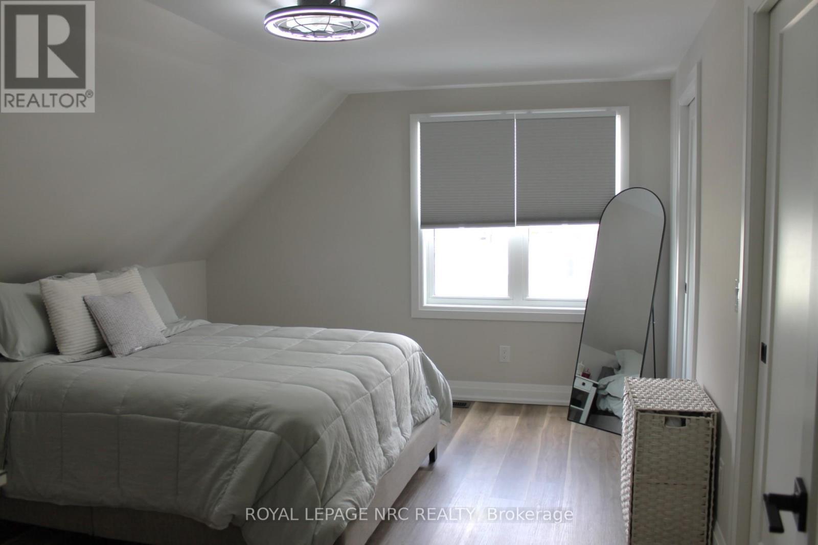 












19 CAMBRIDGE ROAD E

,
Fort Erie (Crystal Beach),




Ontario
L0S1B0


