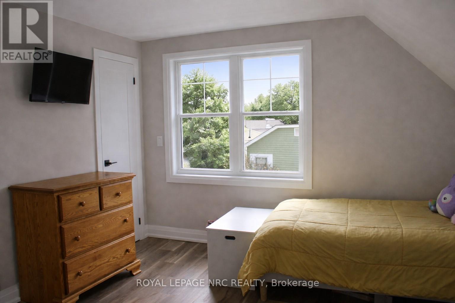 












19 CAMBRIDGE ROAD E

,
Fort Erie (Crystal Beach),




Ontario
L0S1B0

