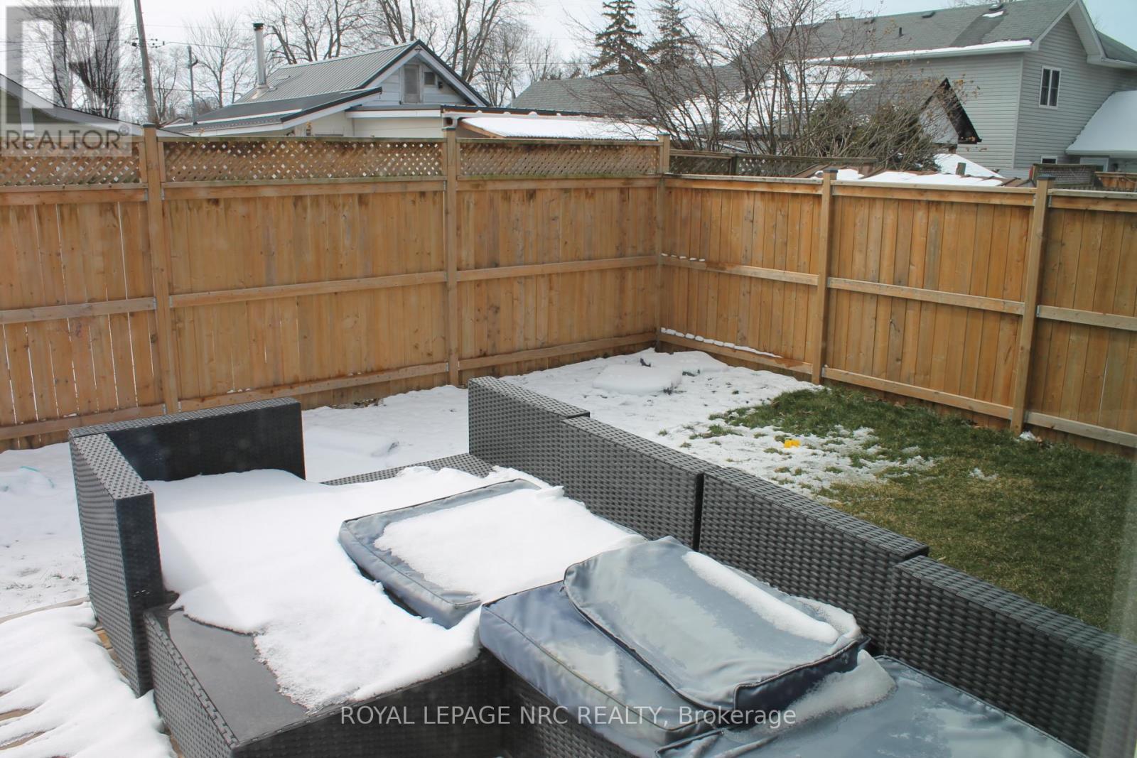 












19 CAMBRIDGE ROAD E

,
Fort Erie (Crystal Beach),




Ontario
L0S1B0

