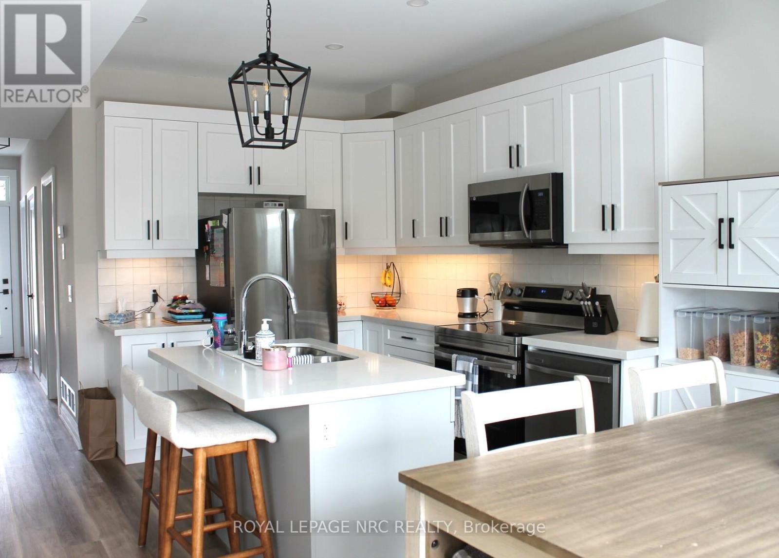 












19 CAMBRIDGE ROAD E

,
Fort Erie (Crystal Beach),




Ontario
L0S1B0

