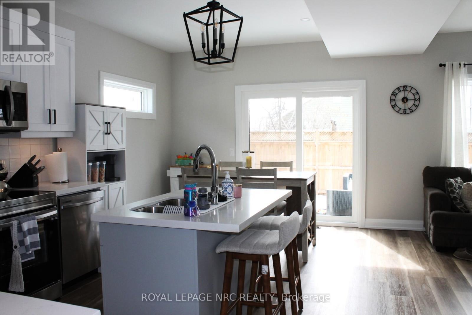 












19 CAMBRIDGE ROAD E

,
Fort Erie (Crystal Beach),




Ontario
L0S1B0

