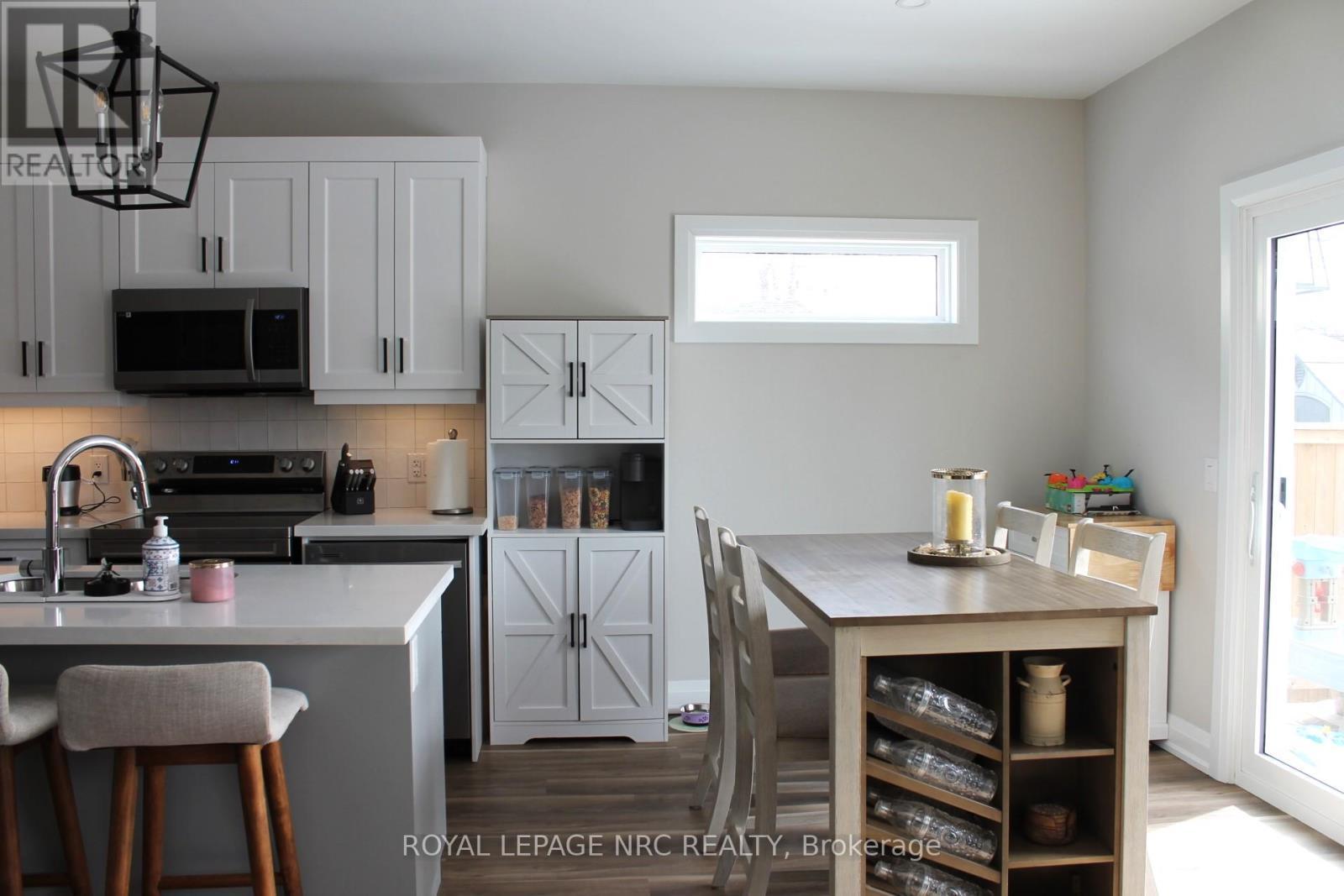 












19 CAMBRIDGE ROAD E

,
Fort Erie (Crystal Beach),




Ontario
L0S1B0

