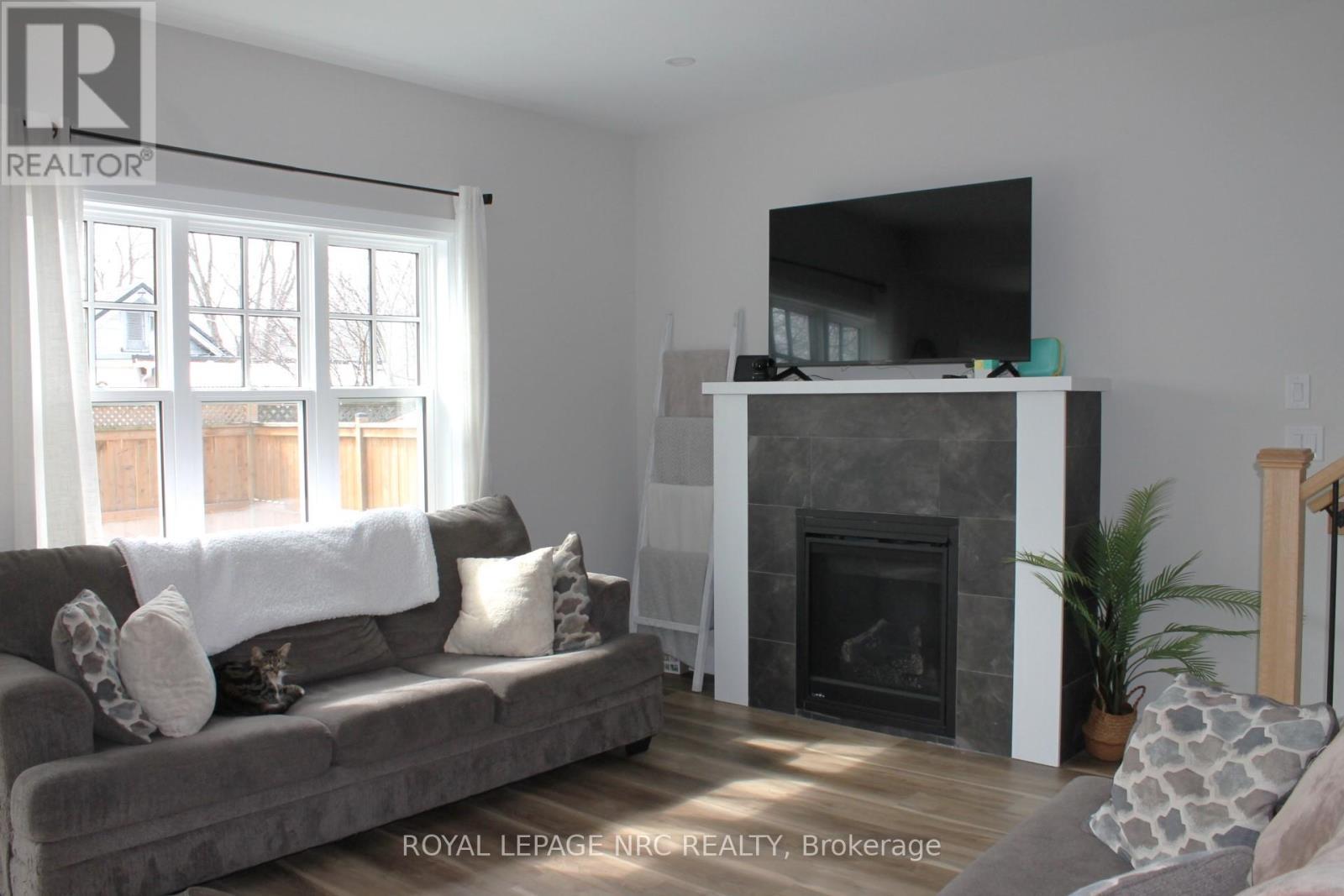 












19 CAMBRIDGE ROAD E

,
Fort Erie (Crystal Beach),




Ontario
L0S1B0

