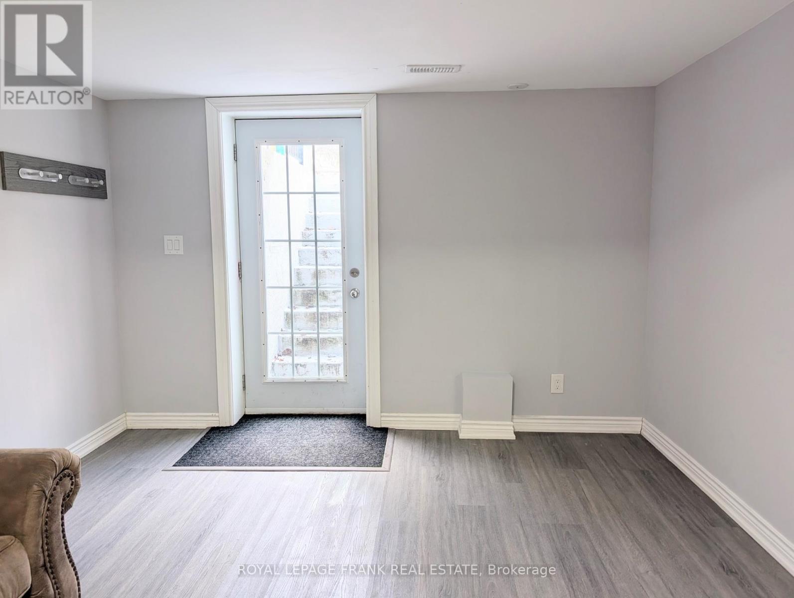 












BSMT - 99 ROBINSON CRESCENT

,
Whitby (Pringle Creek),




Ontario
L1N6W6

