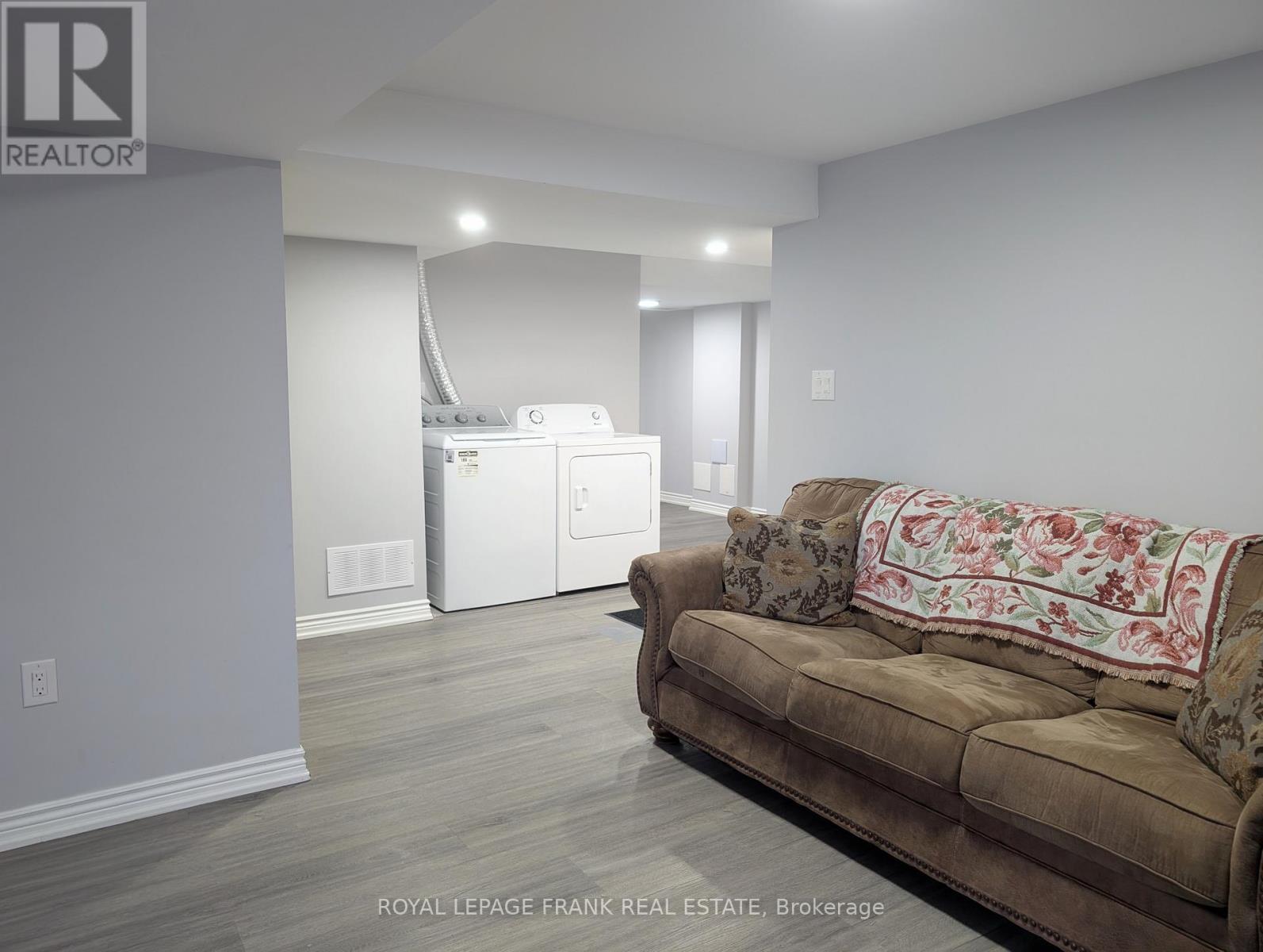 












BSMT - 99 ROBINSON CRESCENT

,
Whitby (Pringle Creek),




Ontario
L1N6W6

