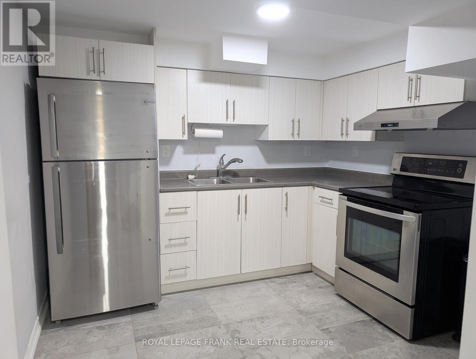 












BSMT - 99 ROBINSON CRESCENT

,
Whitby (Pringle Creek),




Ontario
L1N6W6

