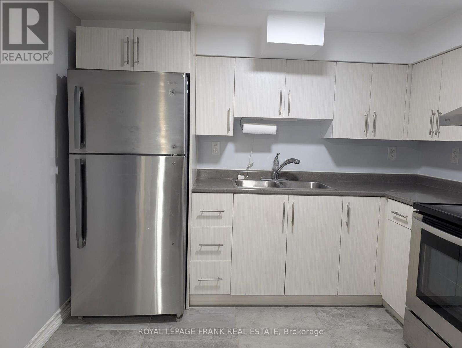 












BSMT - 99 ROBINSON CRESCENT

,
Whitby (Pringle Creek),




Ontario
L1N6W6

