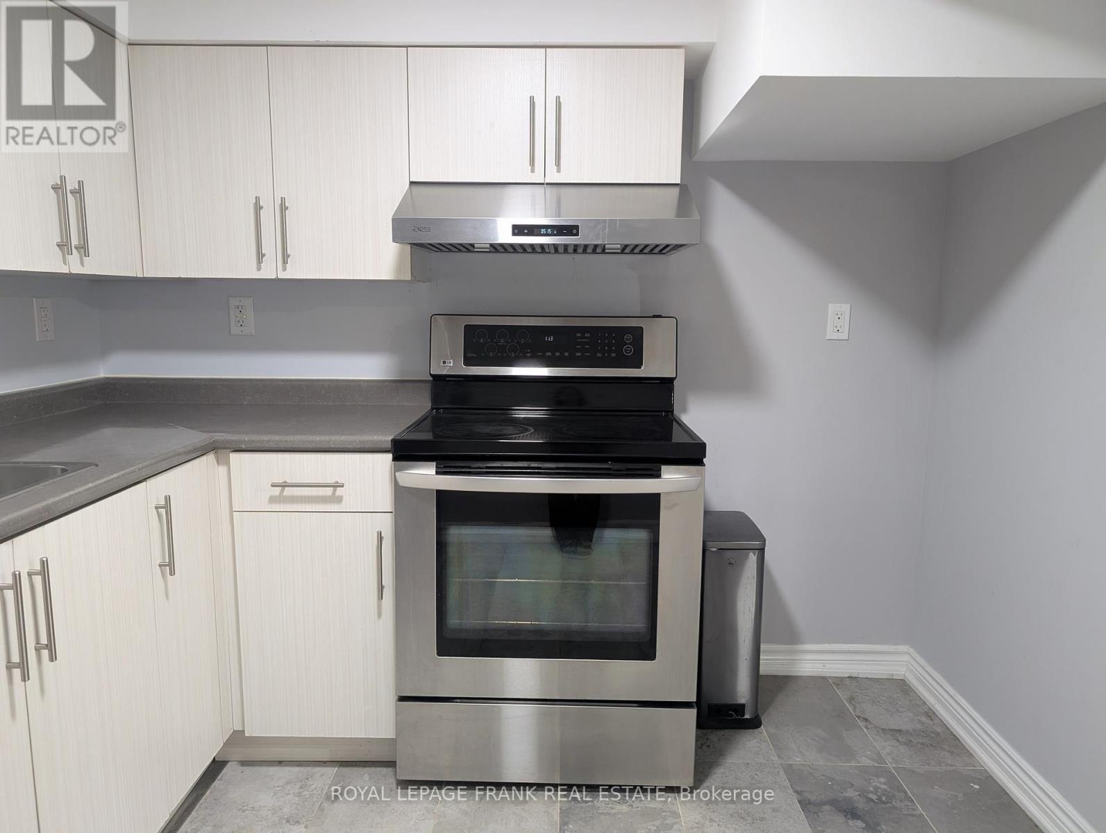 












BSMT - 99 ROBINSON CRESCENT

,
Whitby (Pringle Creek),




Ontario
L1N6W6

