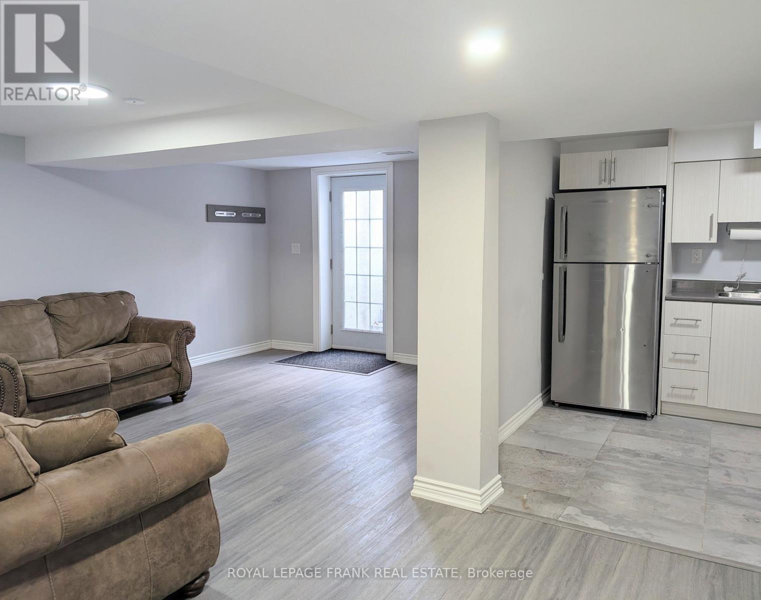 












BSMT - 99 ROBINSON CRESCENT

,
Whitby (Pringle Creek),




Ontario
L1N6W6

