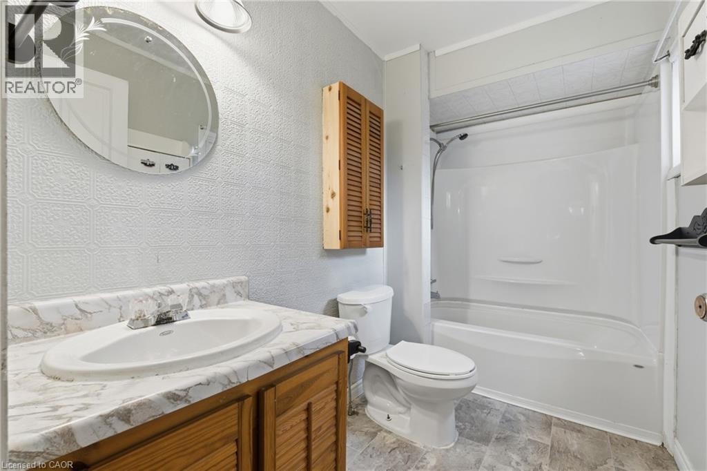 












211 CANBOROUGH Street

,
Smithville,




Ontario
L0R2A0


