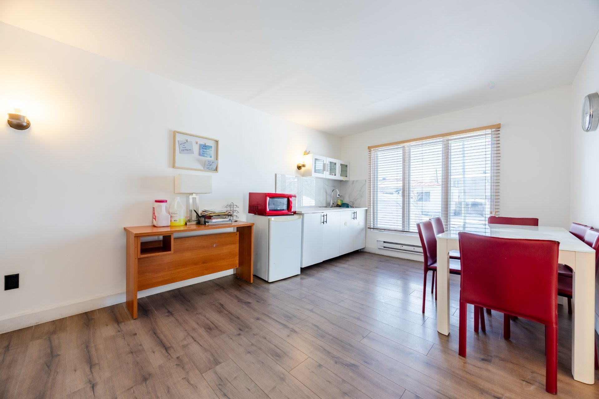 









545


Rue St-André

,
Laval (Pont-Viau),




QC
H7G3A2

