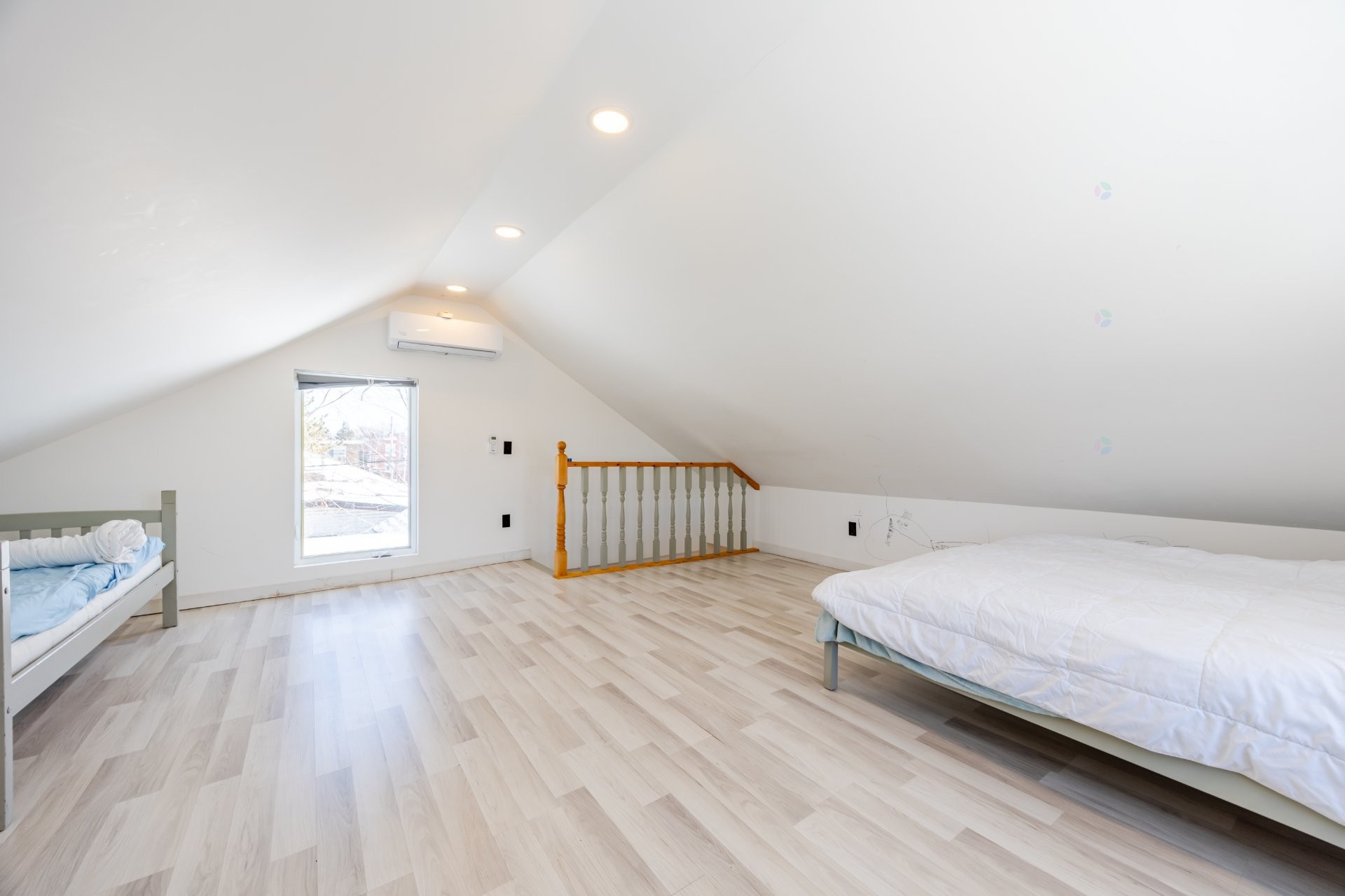 









545


Rue St-André

,
Laval (Pont-Viau),




QC
H7G3A2

