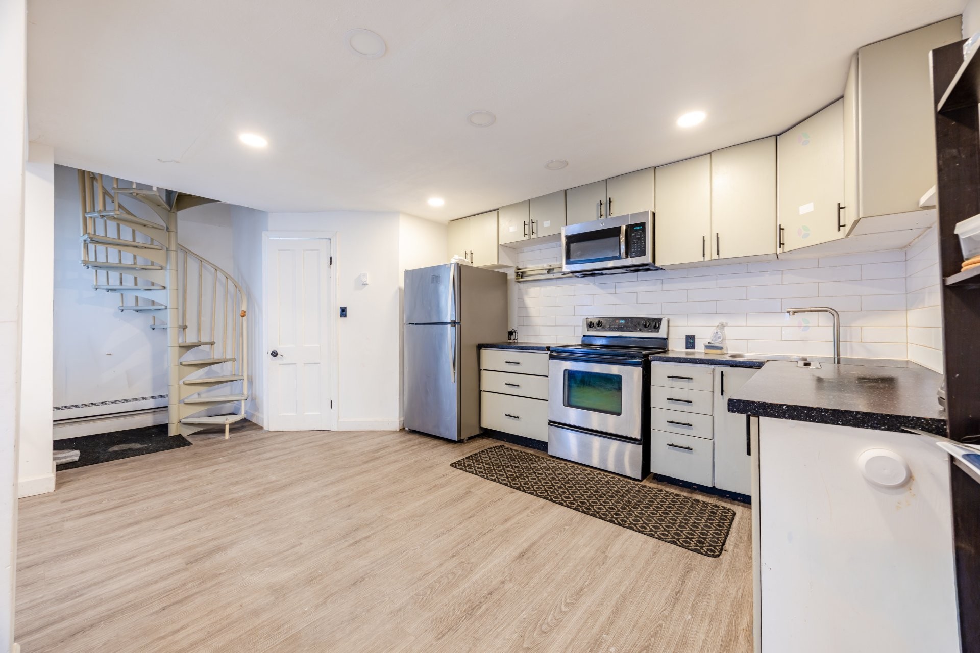 









545


Rue St-André

,
Laval (Pont-Viau),




QC
H7G3A2

