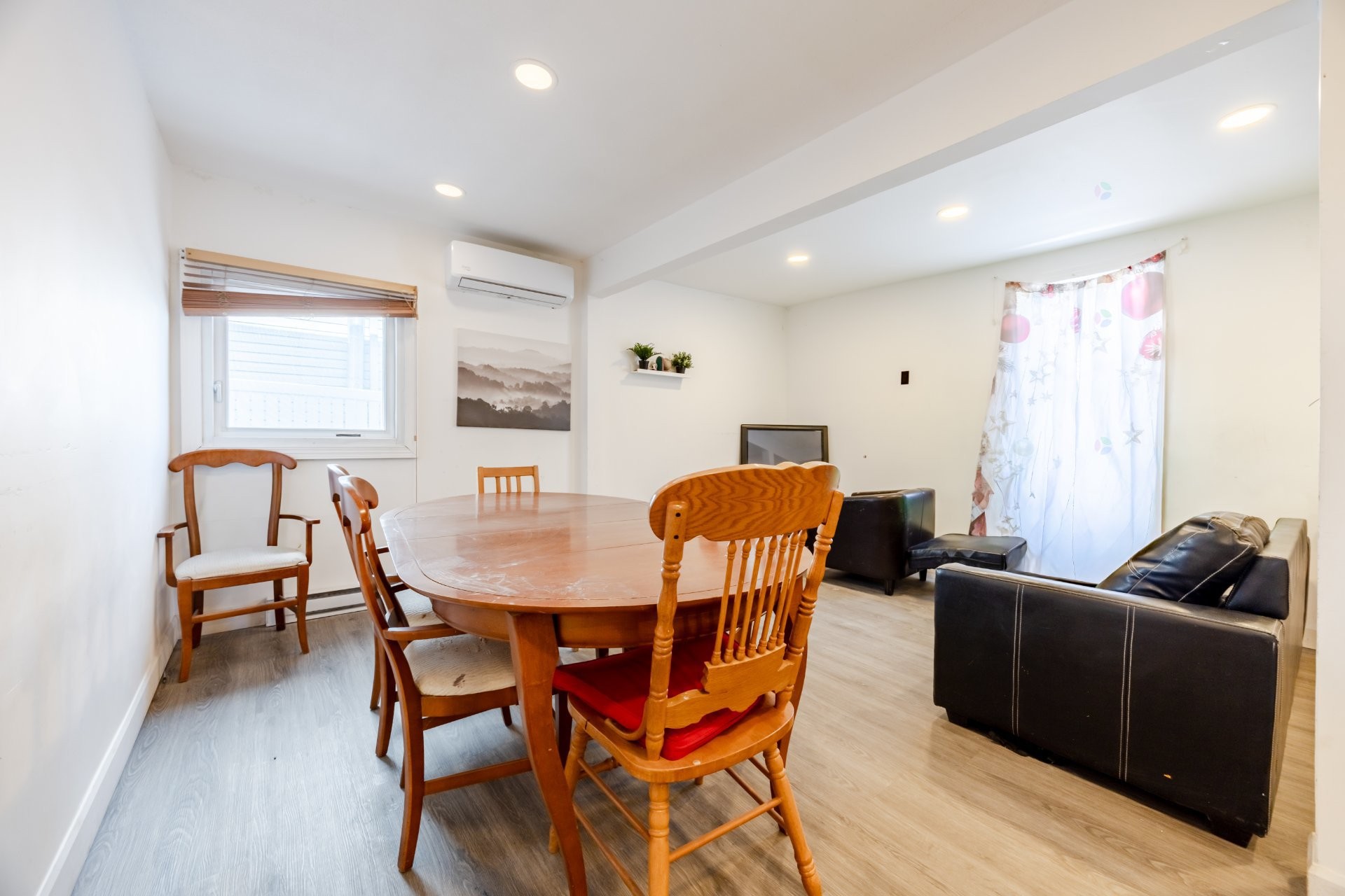 









545


Rue St-André

,
Laval (Pont-Viau),




QC
H7G3A2

