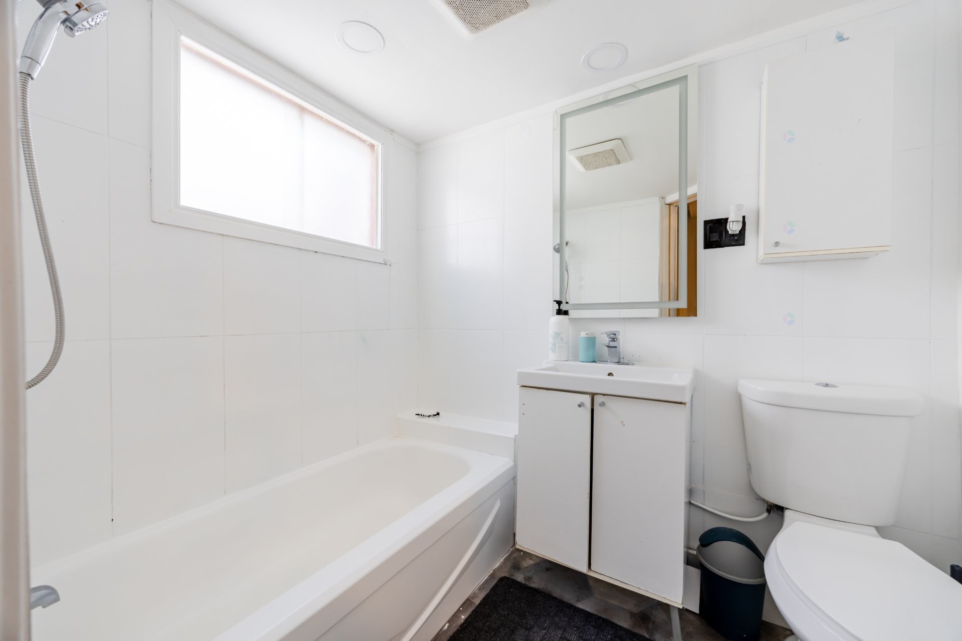 









545


Rue St-André

,
Laval (Pont-Viau),




QC
H7G3A2

