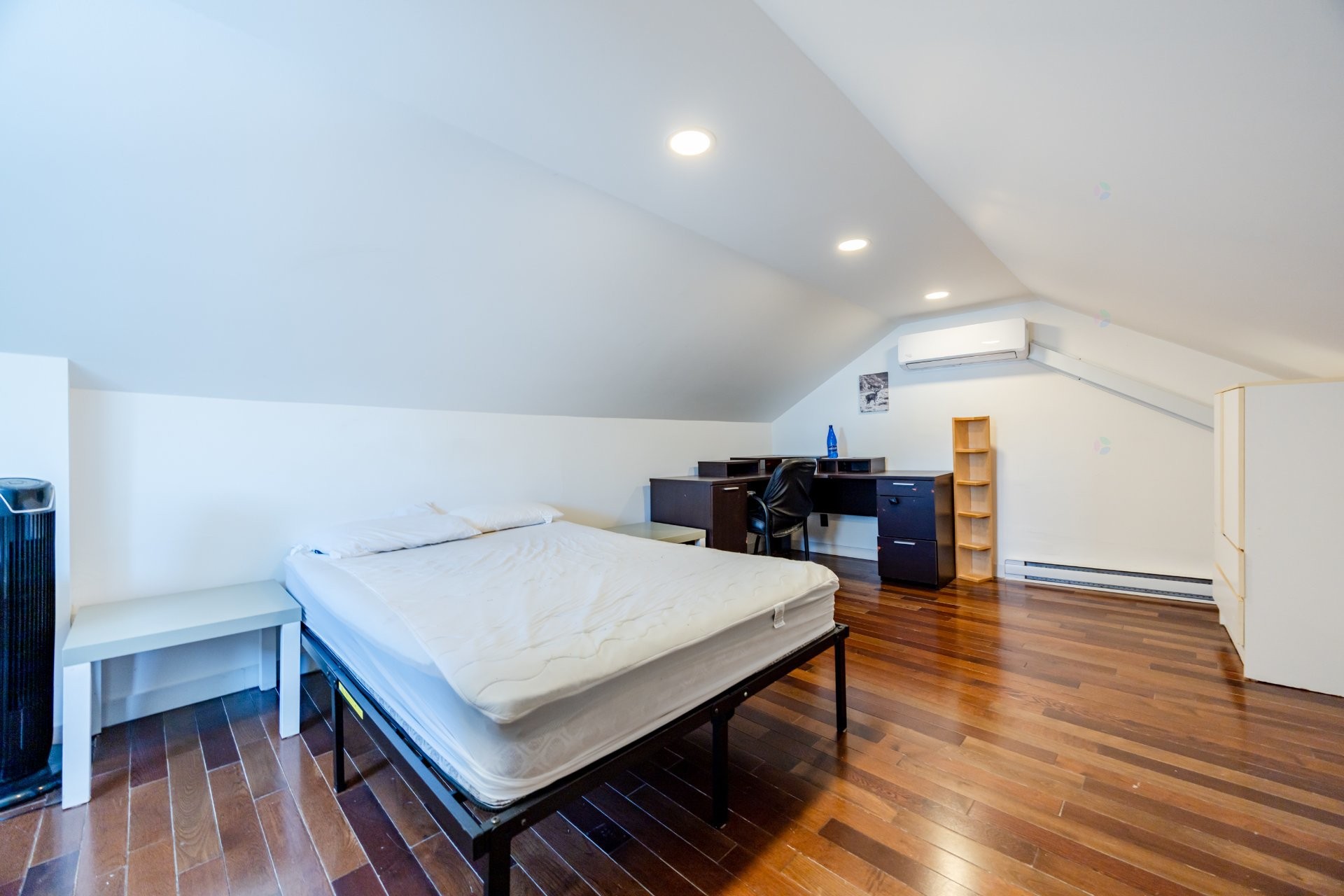 









545


Rue St-André

,
Laval (Pont-Viau),




QC
H7G3A2

