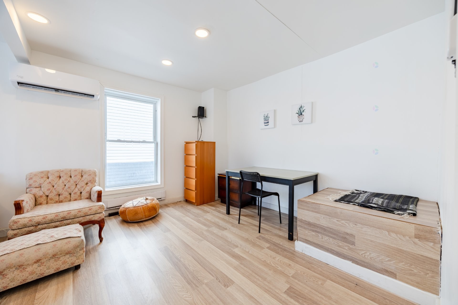 









545


Rue St-André

,
Laval (Pont-Viau),




QC
H7G3A2

