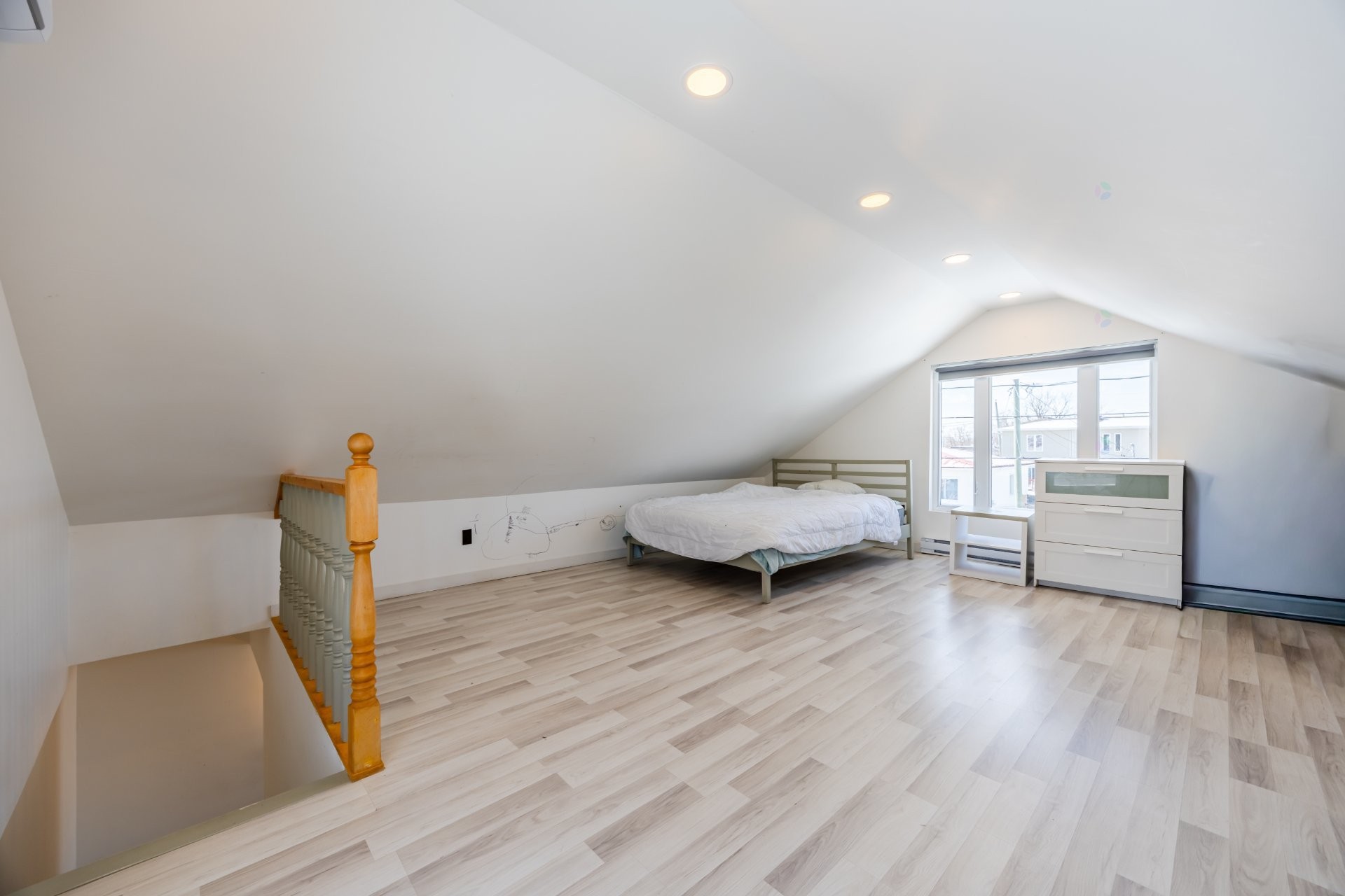 









545


Rue St-André

,
Laval (Pont-Viau),




QC
H7G3A2

